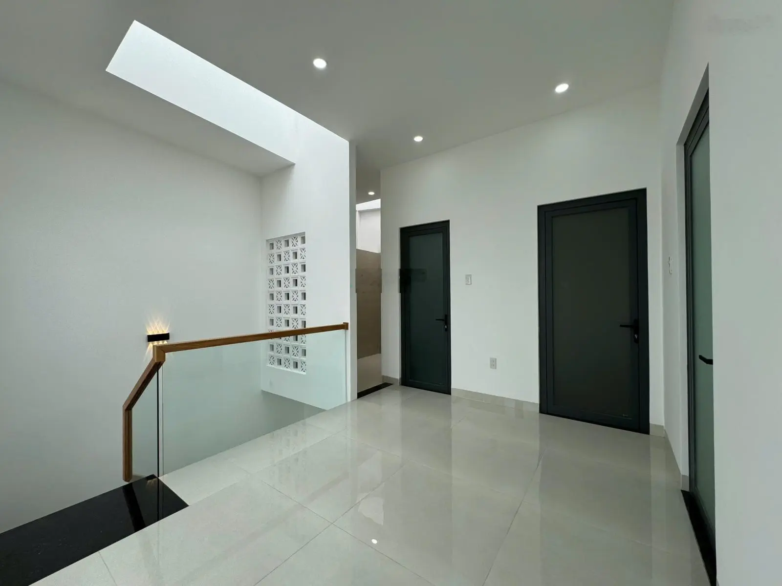 Bán nhà mới 3 tầng mặt tiền đường Hùng Vương (QL1A) thị trấn Diên Khánh, cách cây Dầu Đôi chỉ 300m