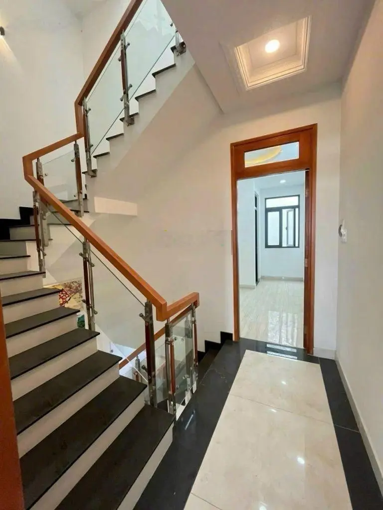 Bán nhà Lâm Văn Bền Q7 kết cấu 4 tầng xe hơi đỗ cửa hẻm thông tứ tung chỉ 7 tỉ hơn thương lượng