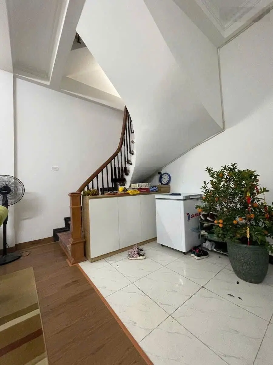 Bạch Mai, Hai Bà Trưng. DT 31m² x 4 tầng, MT 4,6m, giá 5,4 tỷ. Ngõ nông gần phố.