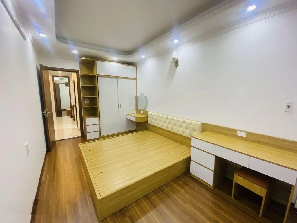 Bán gấp nhà mới Phố Trạm 46m2 full nội thất, đủ 5 ngủ gần Ô Tô Tránh chỉ hơn 6 tỷ