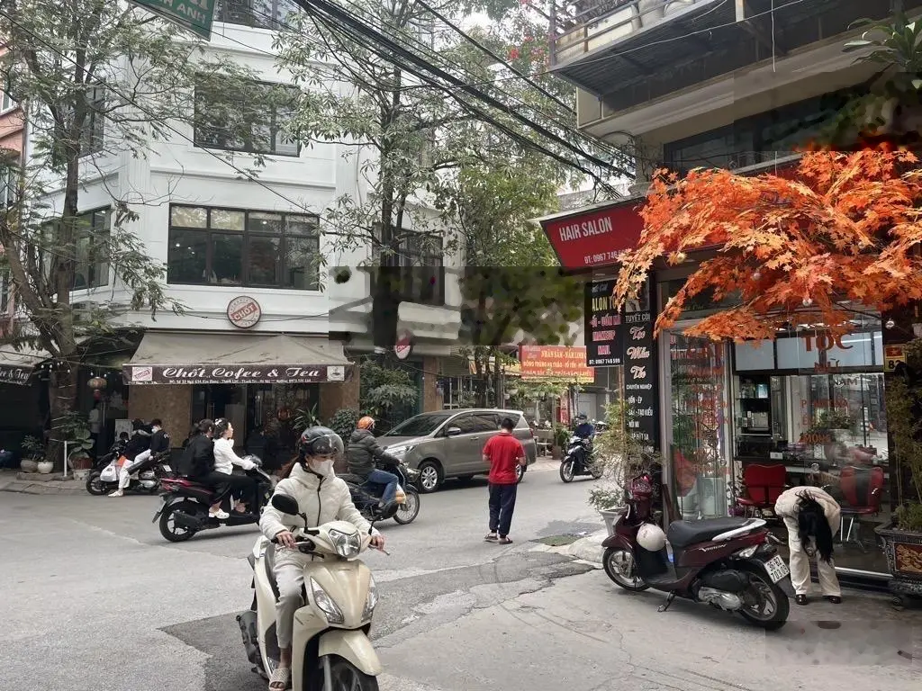Mặt chợ - ôtô tải tránh - kinh doanh đa ngành nghề. + diện tích 35m2. Rộng 5.3m, giá 10 tỷ đồng