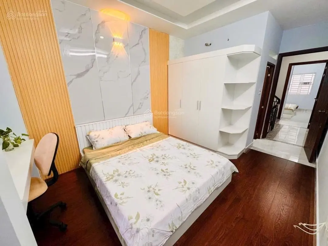 Đi nước ngoài định cư bán gấp nhà ở đường Nguyễn Hữu Thọ, Tân Hưng, quận 7, giá 2 tỷ 350 triệu