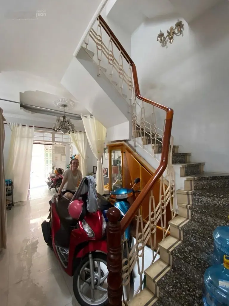 Căn góc 3 mặt tiền - sát Q1, Q3 - nhà đẹp, ô tô ngủ trong nhà
