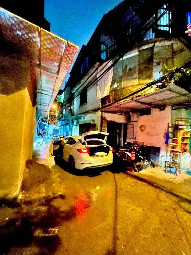 Nhà phố Nguyễn Trãi 56m2 4 tầng trắc chắn còn mới đẹp - gần phố ô t30m trước nhà 3 gác tránh sổ đẹp