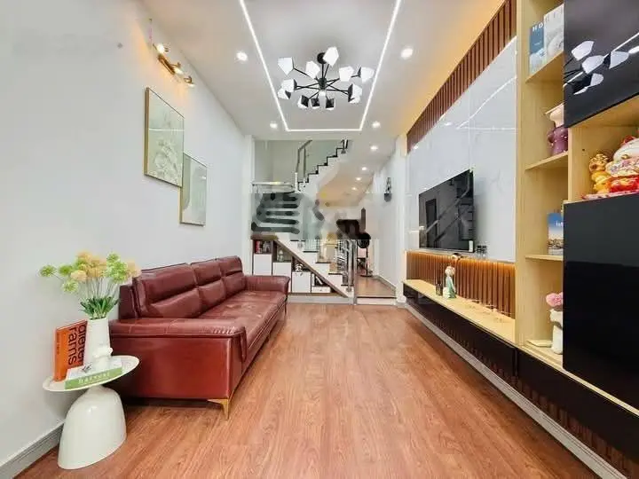 Nhà đẹp ở luôn phố Ngọc Khánh, 2 thoáng vĩnh viễn, ngõ thông thoáng, cách ô tô 45m, dt 42m2 * 5t