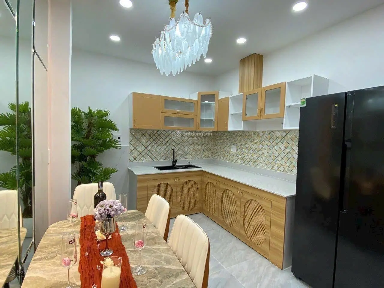 Cần bán gấp nhà Trần Tuấn Khải, P5, Q5, DT 67,5m2, gần chợ Hoà Bình, cho thuê 33tr, giá 3 tỷ 450tr.