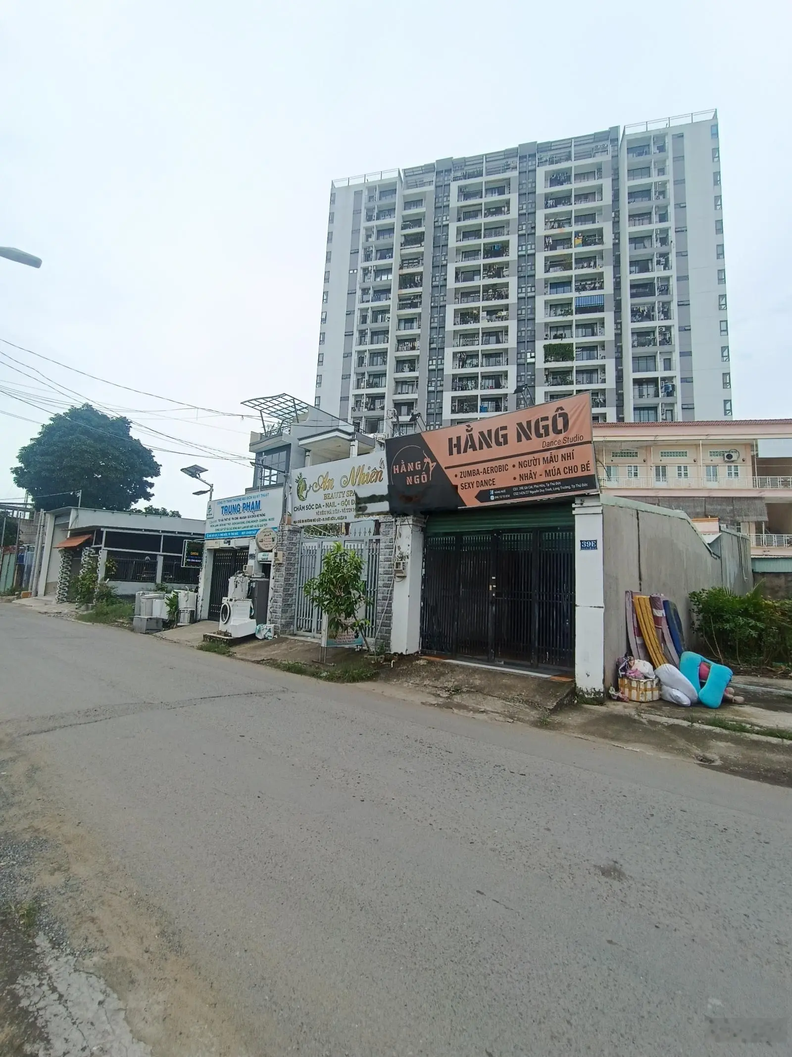 Bán nhà 114m2 mặt tiền đường Gò Cát, Phú Hữu. DT 4x29m, nhà cấp 4 mới đang kinh doanh. Giá 5,7 tỷ