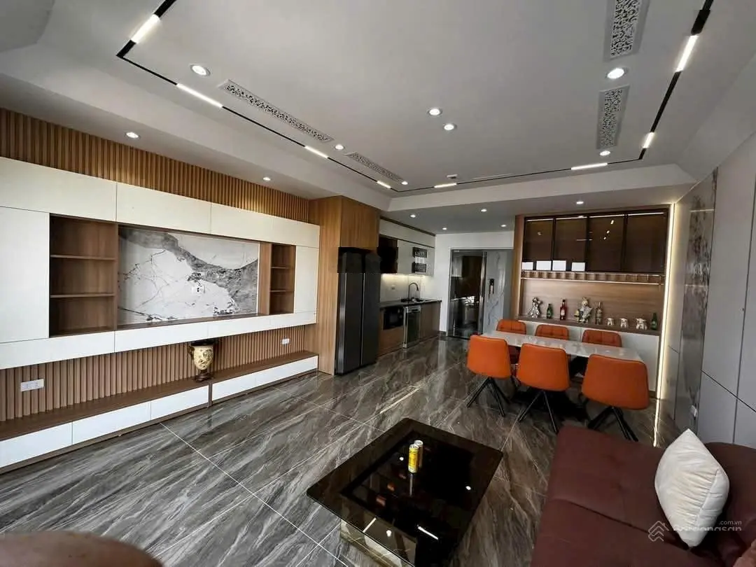Cực phẩm, Bán tòa nhà Phố Tư Đình, Long Biên. Gara,thang máy, Vỉa hè, Kinh Doanh. DT56x5m. 16.8 tỷ