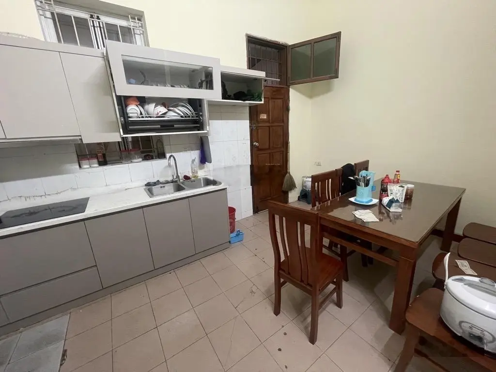 Chính chủ bán nhà mặt phố Ngô gia tự DT 110m, MT5m , vị trí trung tâm kinh doanh, ở sướng