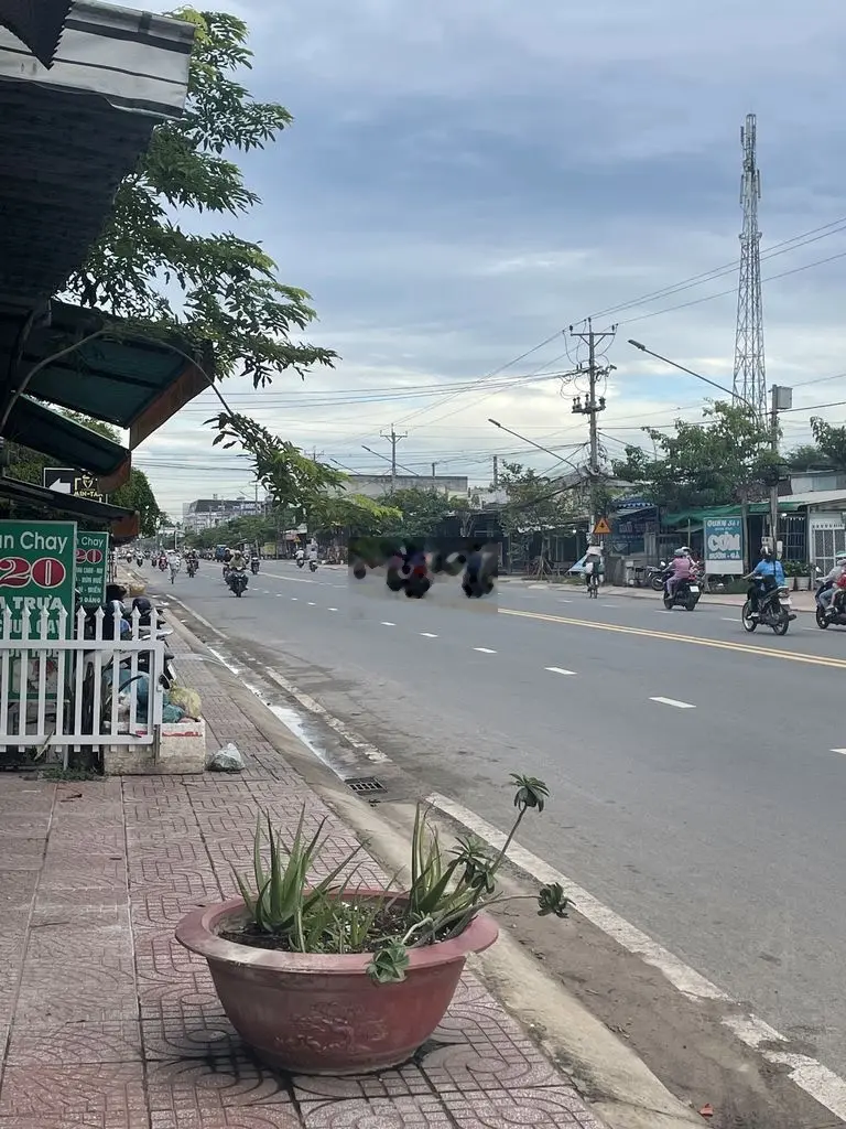 Bán nhà mặt tiền kinh doanh giá 5,2 tỷ, diện tích 169 m2, tại Hòa Thành, Tây Ninh