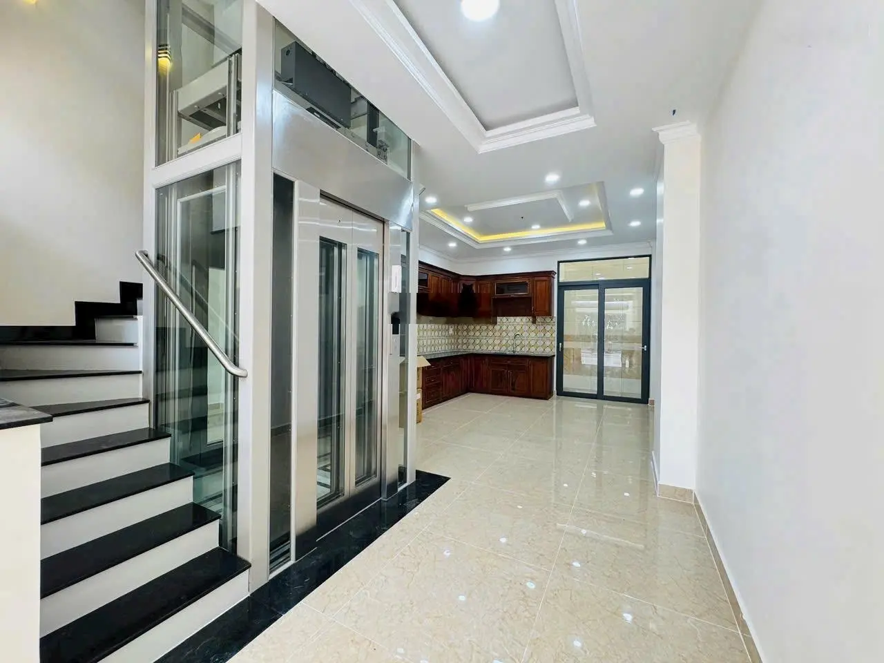 11,3 tỷ nhà 6 tầng có thang máy đường 10 m gần vạn phúc hiệp binh Phước thủ Đức