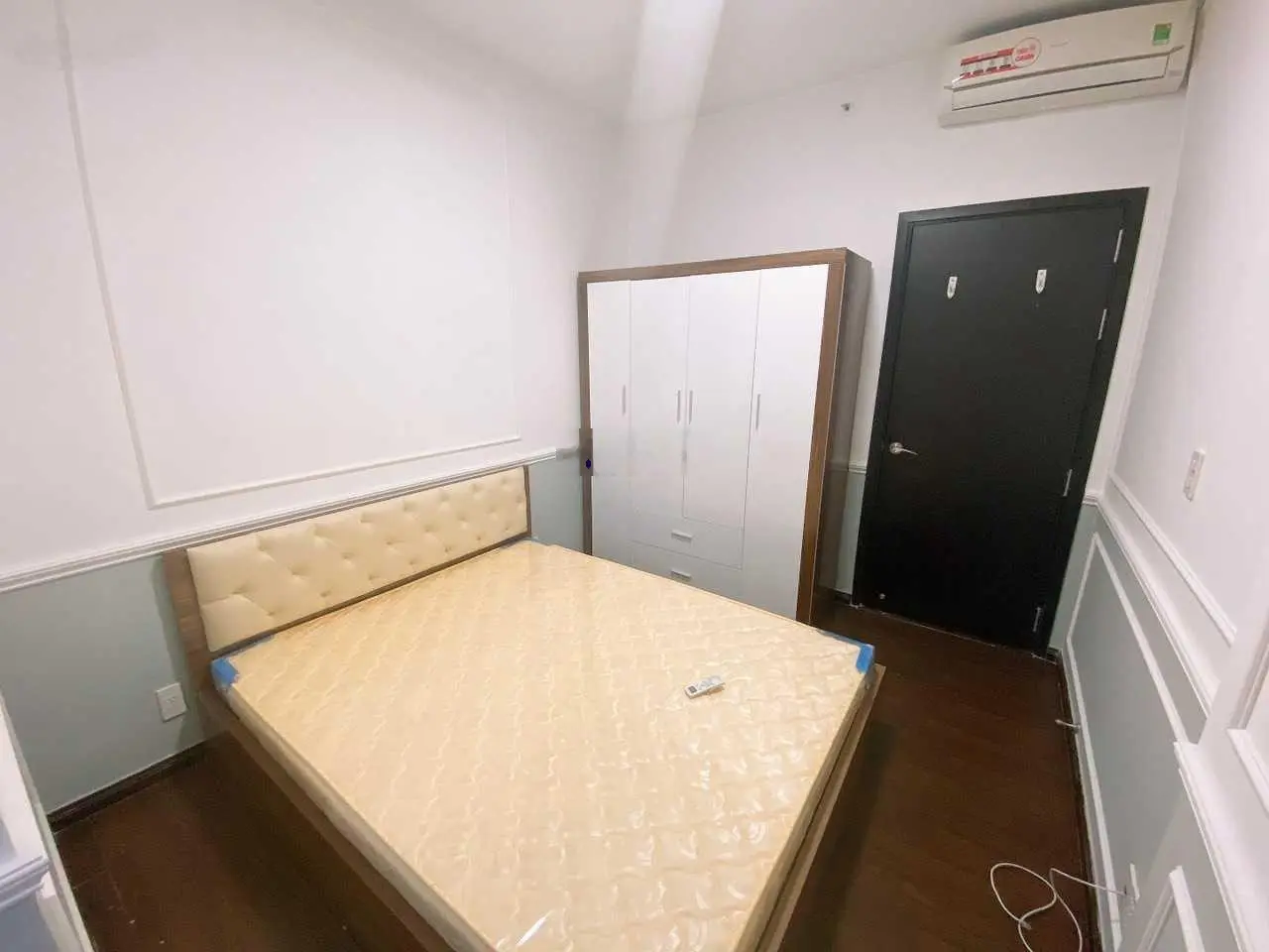 Bán gấp căn hộ Bàu Cát 2, Quận Tân Bình DT: 76m2, 2PN, 2WC giá 3tỷ2, có sổ. LH: 0903 318 *** Minh