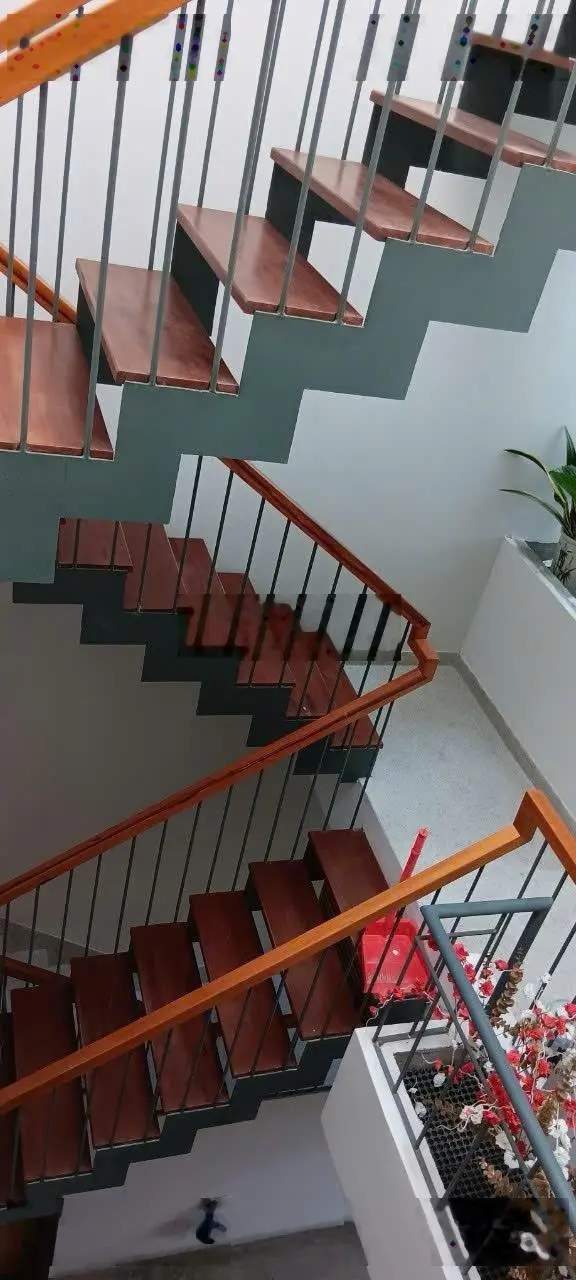 Bán gấp căn nhà 4 tầng vừa mới vừa đẹp tại Diên Khánh DT 76,6m2, có sân để xe, giá 3ty050 có TL