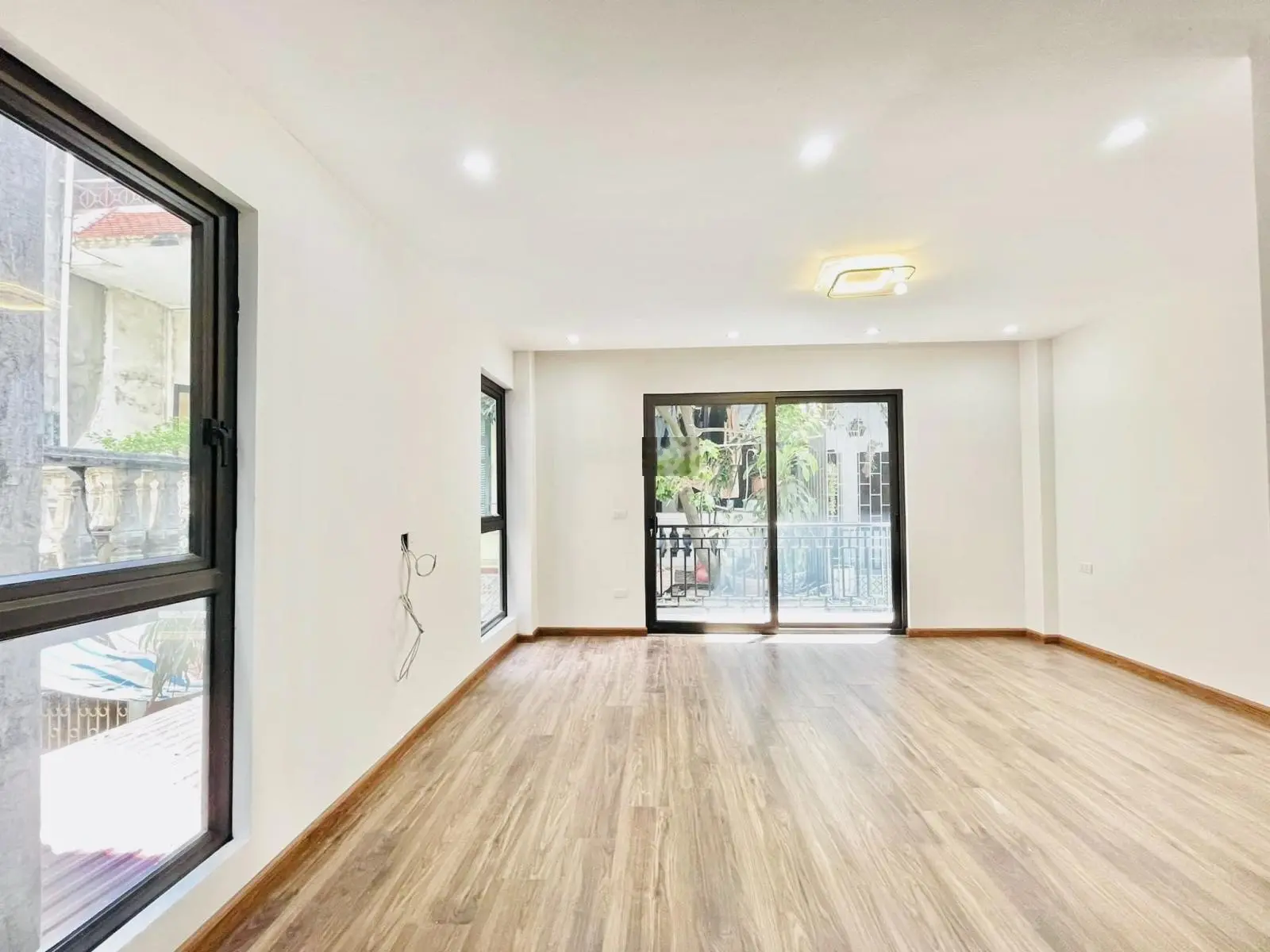Bán nhà đường Lê Trọng Tấn 10m ra ô tô ngõ thông thang máy lô góc 42m2 khu phân lô cán bộ nhà đẹp