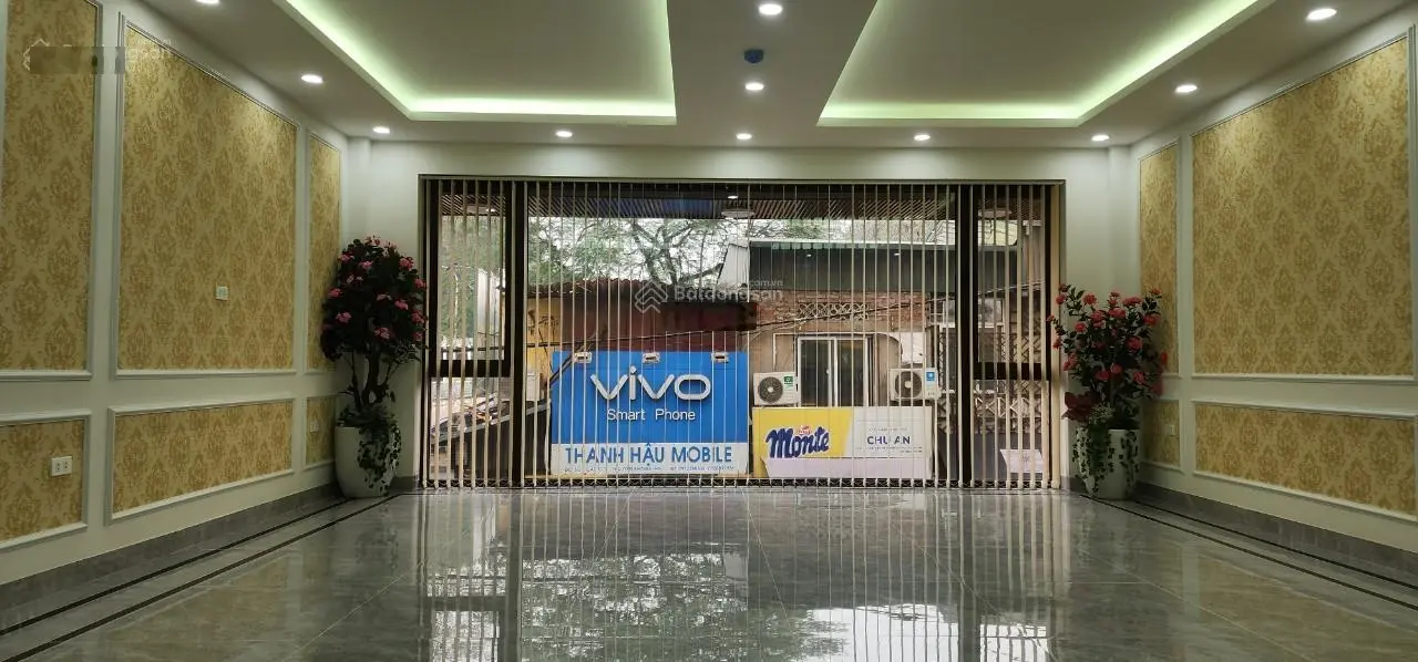 Bán tòa nhà văn phòng mặt phố Nguyễn Khang diện tích 80 m2 mặt tiền 6 mét x 8 tầng