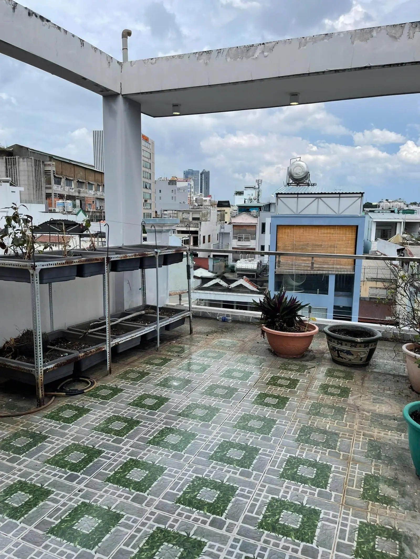 Hẻm 528 Điện Biên Phủ Quận 10, 4m x 11m, 5 tầng, xe hơi đỗ cửa, 9. X tỷ (thương lượng)