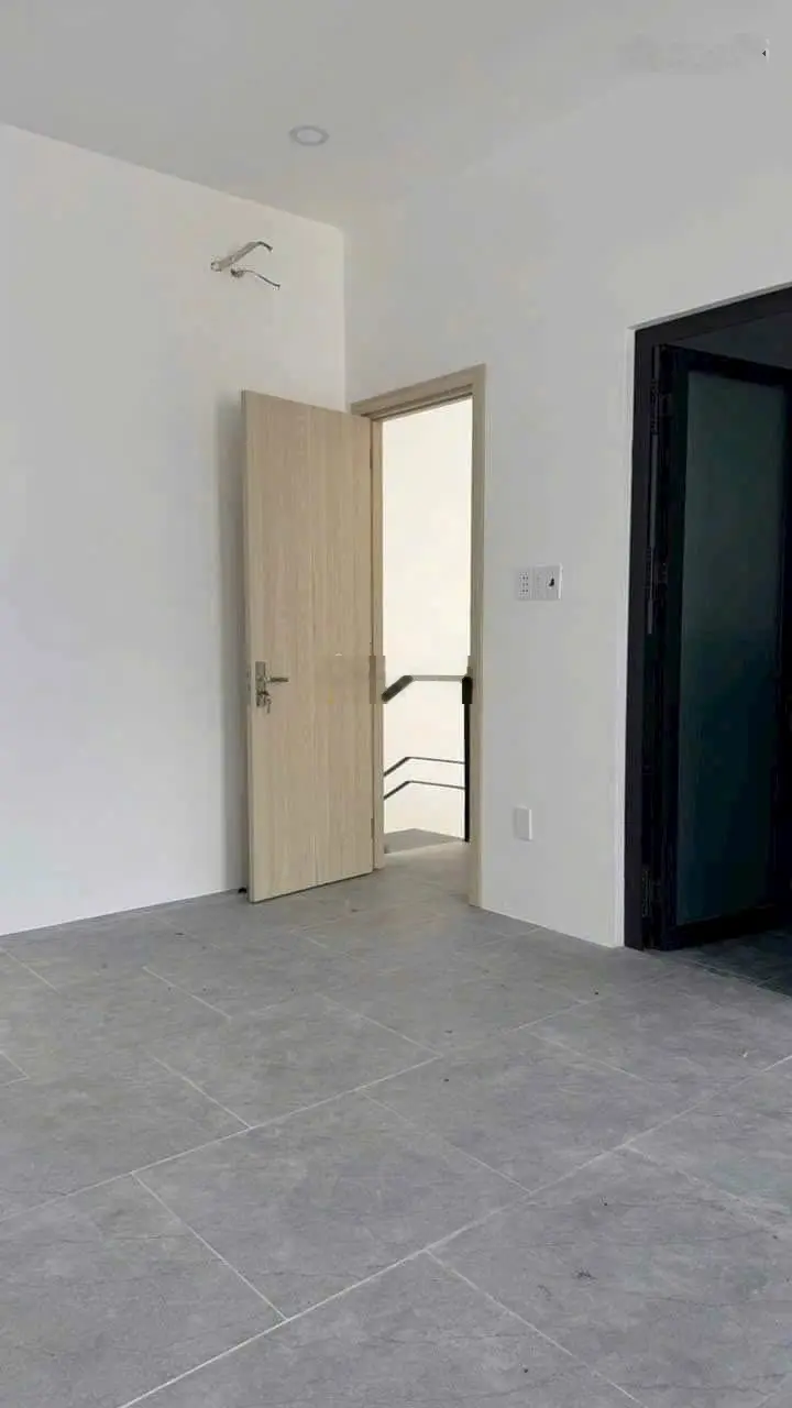 Bán nhà mới 1 trệt 1 lầu gần đường Nguyễn Văn Cung, phường Tân Ngãi, Vĩnh Long.