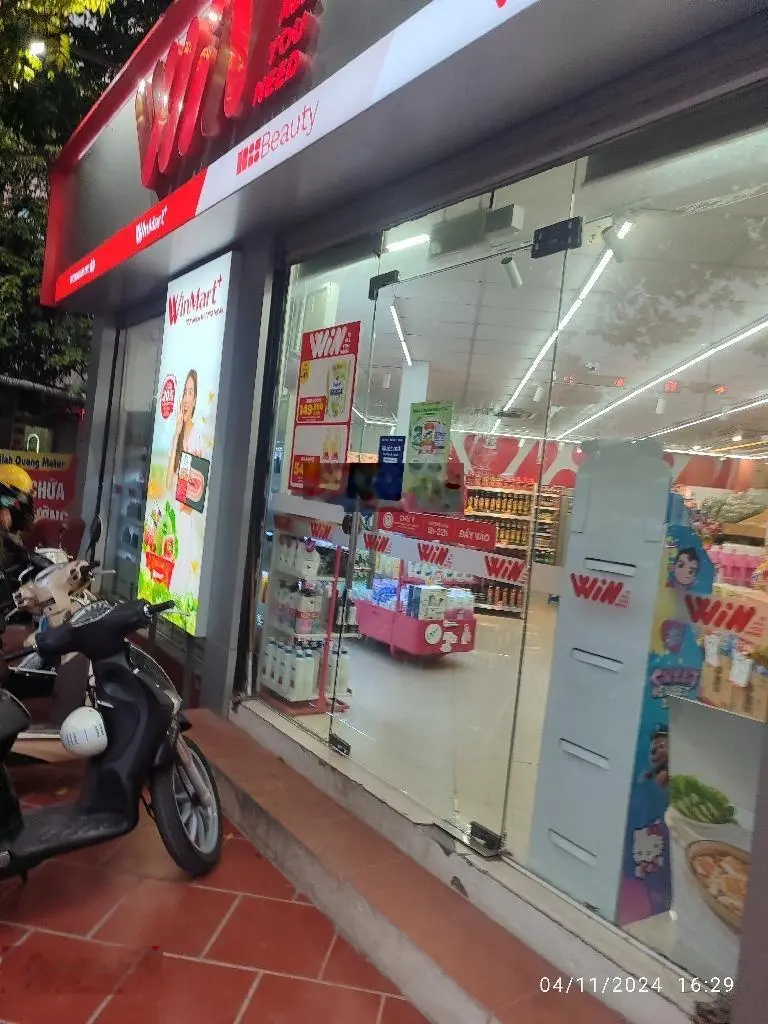 Bán nhà mặt đường vành đai lô góc ngã tư bán đảo Linh Đàm, vị trí đẹp nhà đang cho siêu thị thuê