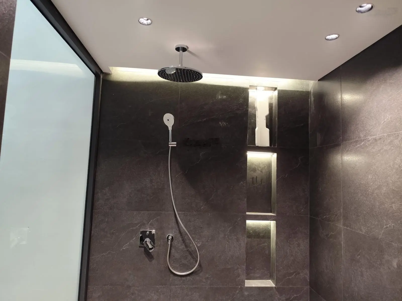 Giáp Ngoại Giao Đoàn nhà 6T thang máy - vỉa hè ô tô tránh - kinh doanh - MT 6.5m - 42m2. Nhỉnh 15tỷ