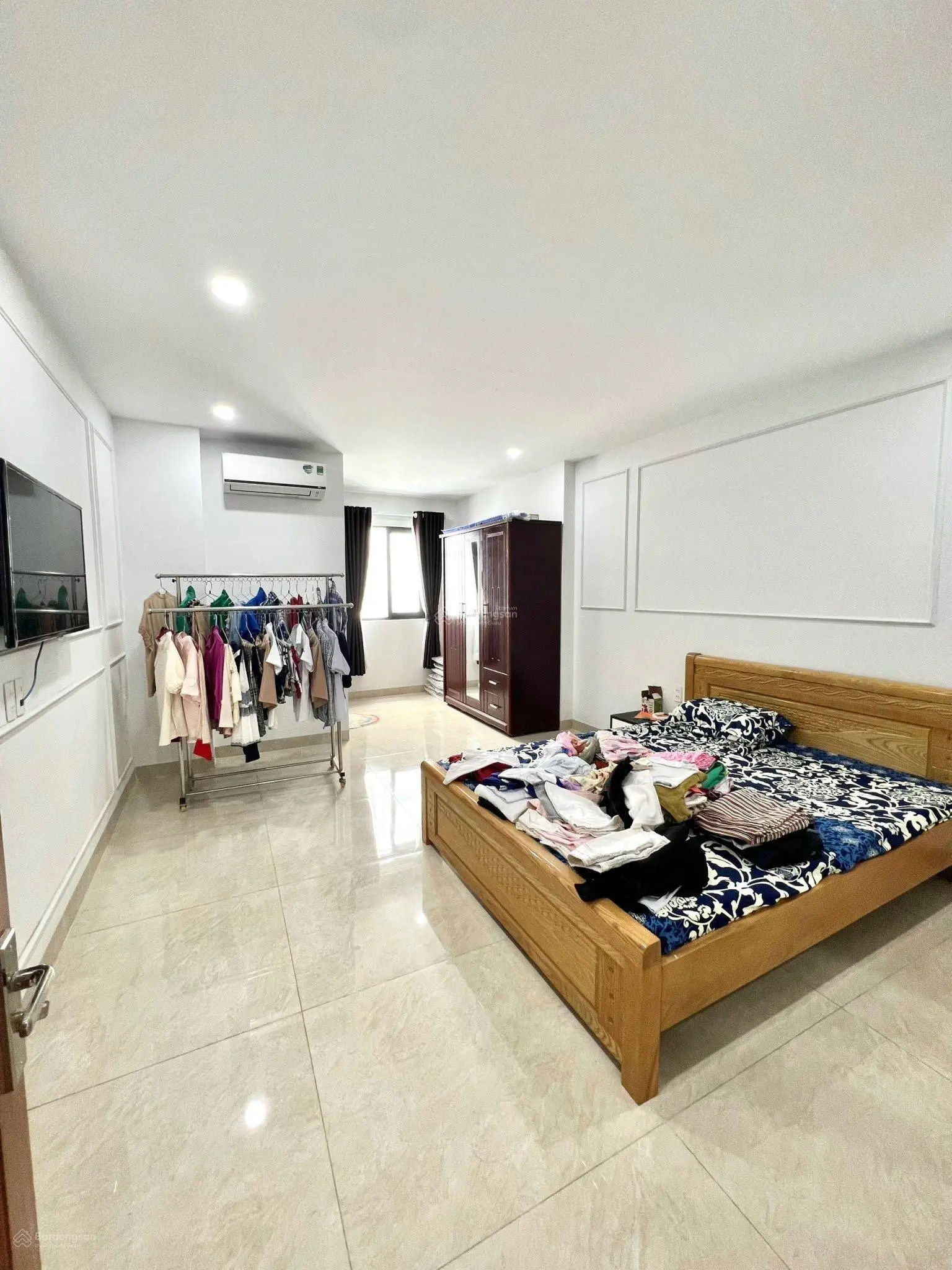 Bán nhà 4 tầng mặt tiền đường Hồng Bàng nội thất đẹp, có thang máy