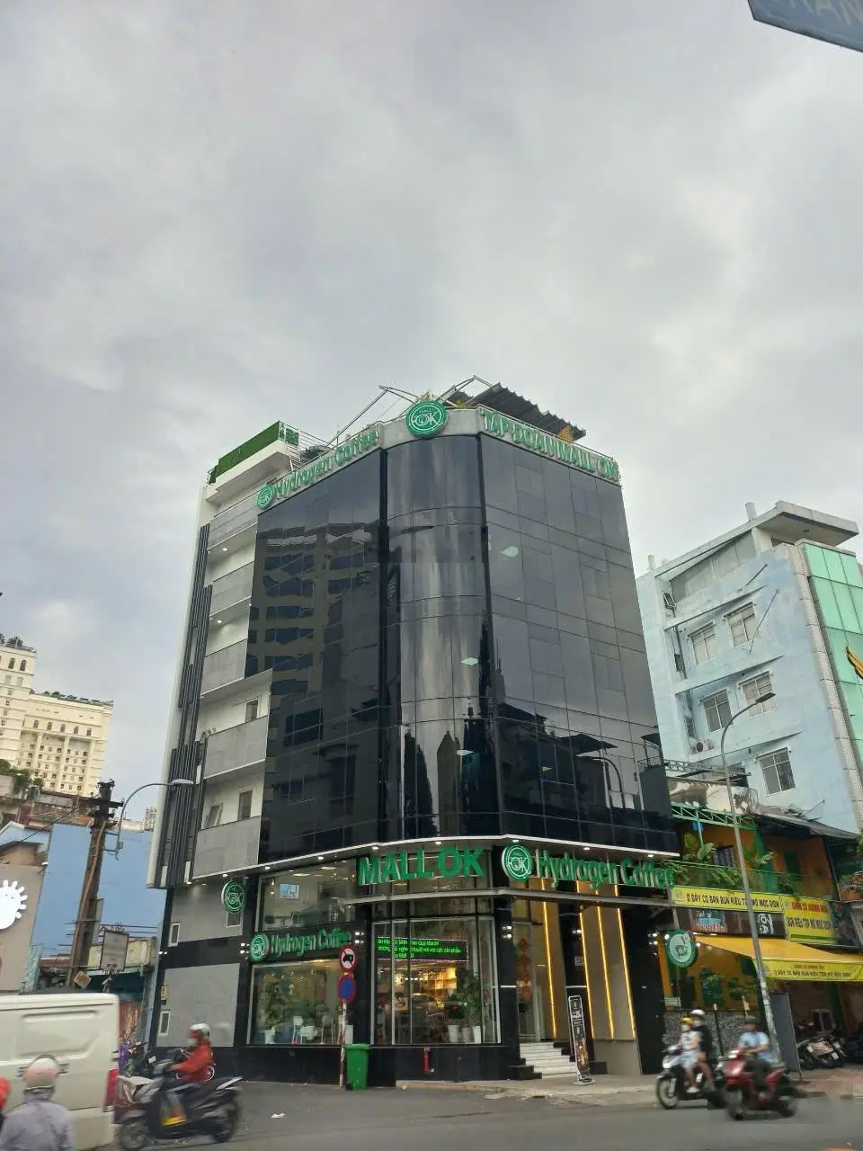 Bán gấp tòa CHDV vị trí Nguyễn Gia Trí 9.7x23m hầm 7 tầng 40 phòng HĐT: 230tr/tháng, giá bán 52 tỷ