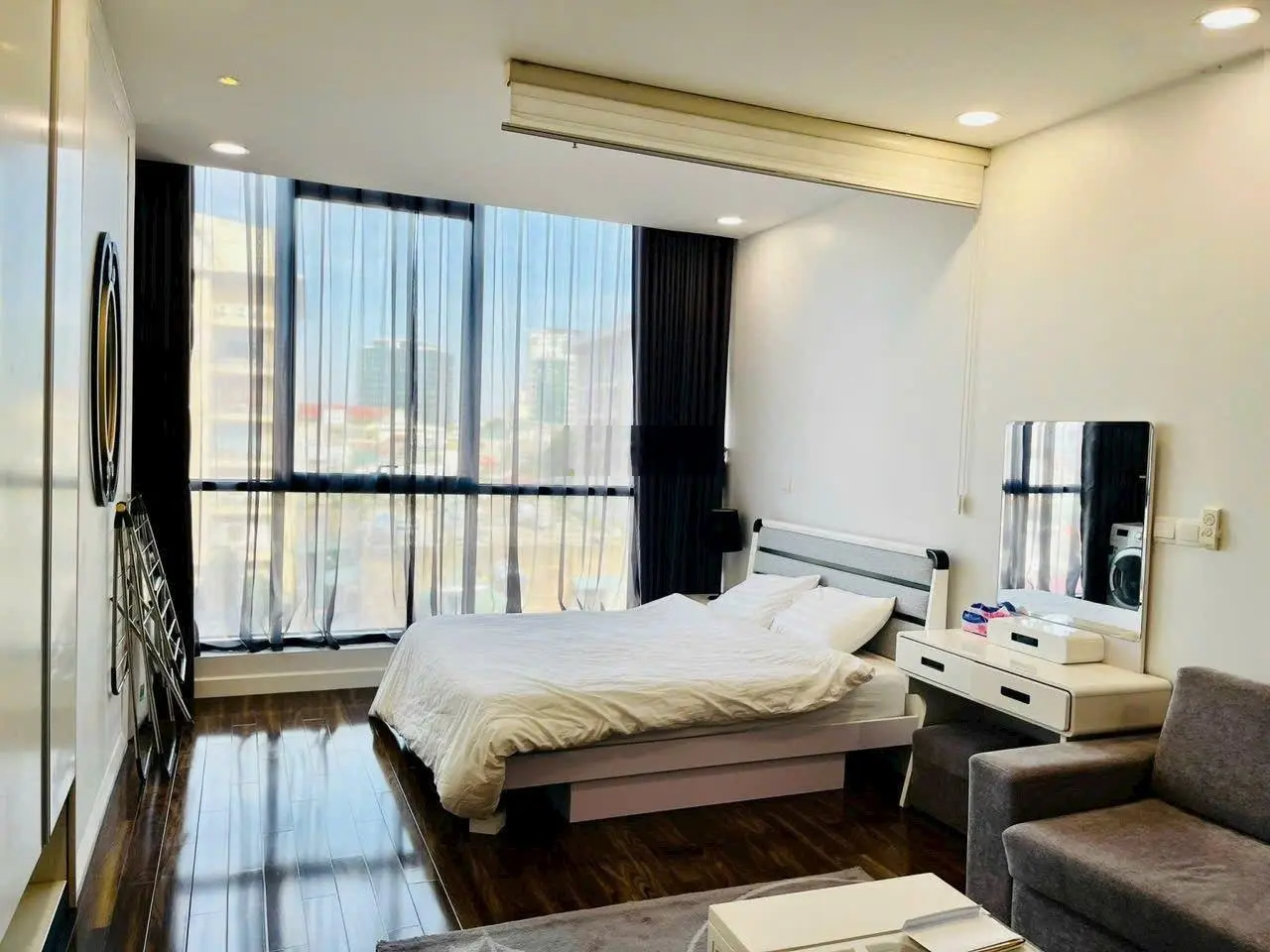 Bán căn hộ Studio 45m2 Lancaster Núi Trúc 5.1 tỷ full đồ sổ lâu dài trung tâm Hà Nội 0966 849 ***