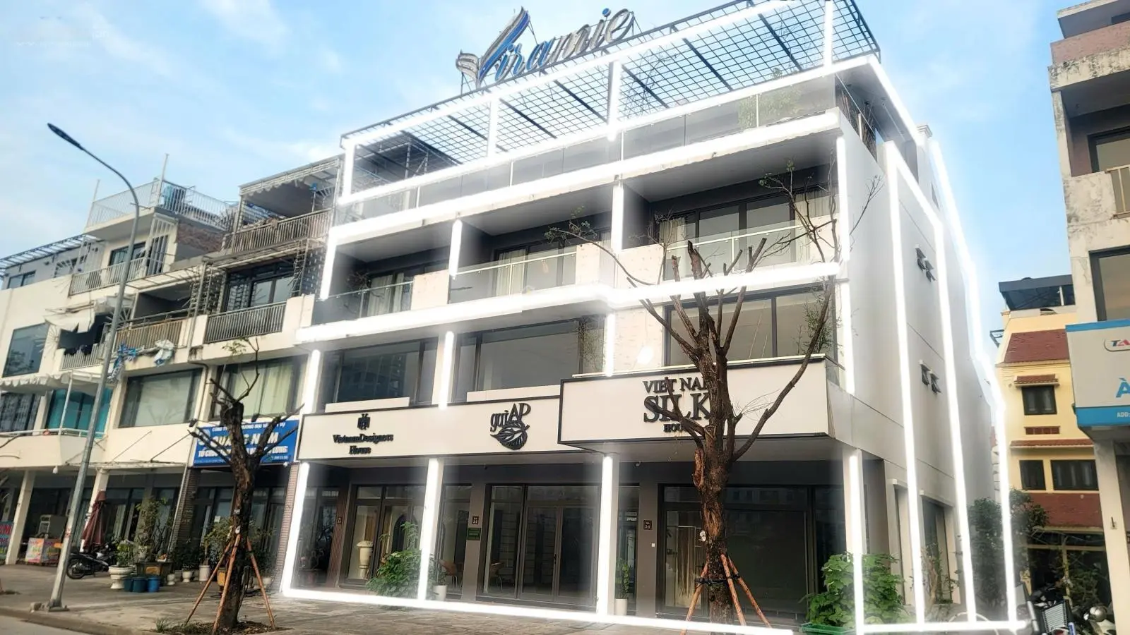 Bán nhà phố 260.5m2 mặt đường ra bãi tắm Marina Hạ Long. Sổ đỏ cất két LH Mr Tiến 0941 941 ***
