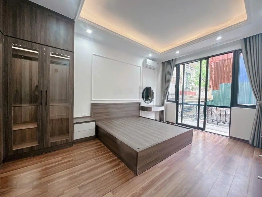 Hiếm- Nhà đẹp Long Biên 5 tầng- xe ba gác chạy vèo vèo, Đường thông,giá tốt.