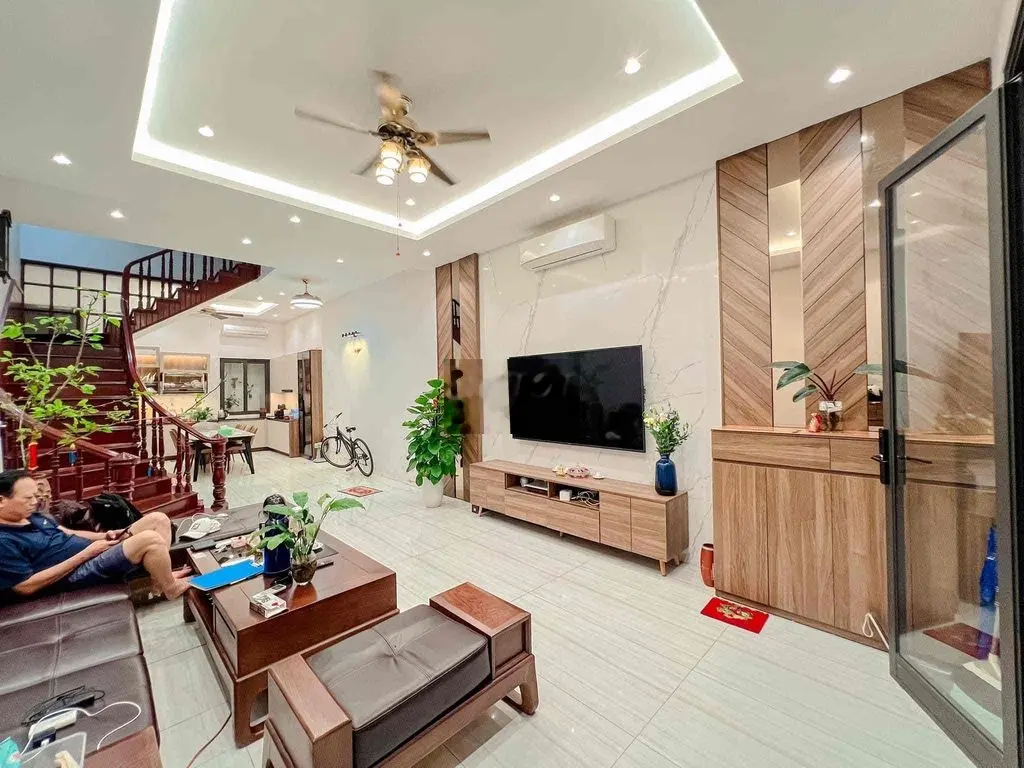 Rẻ quá! Bán nhà ngõ 63 Trần Quốc Vượng, gần phố, sát oto, nhà dân xây,