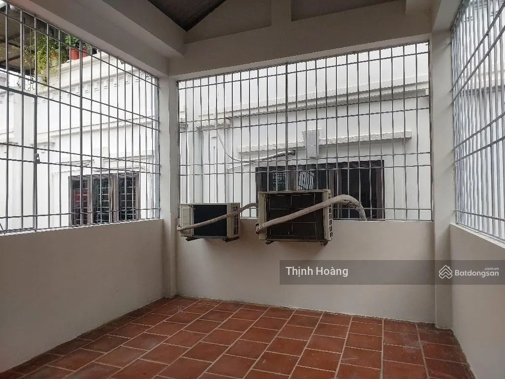 Bán nhà 44m2 Bát Khối ô tô qua cửa - 200m tới quảng trường