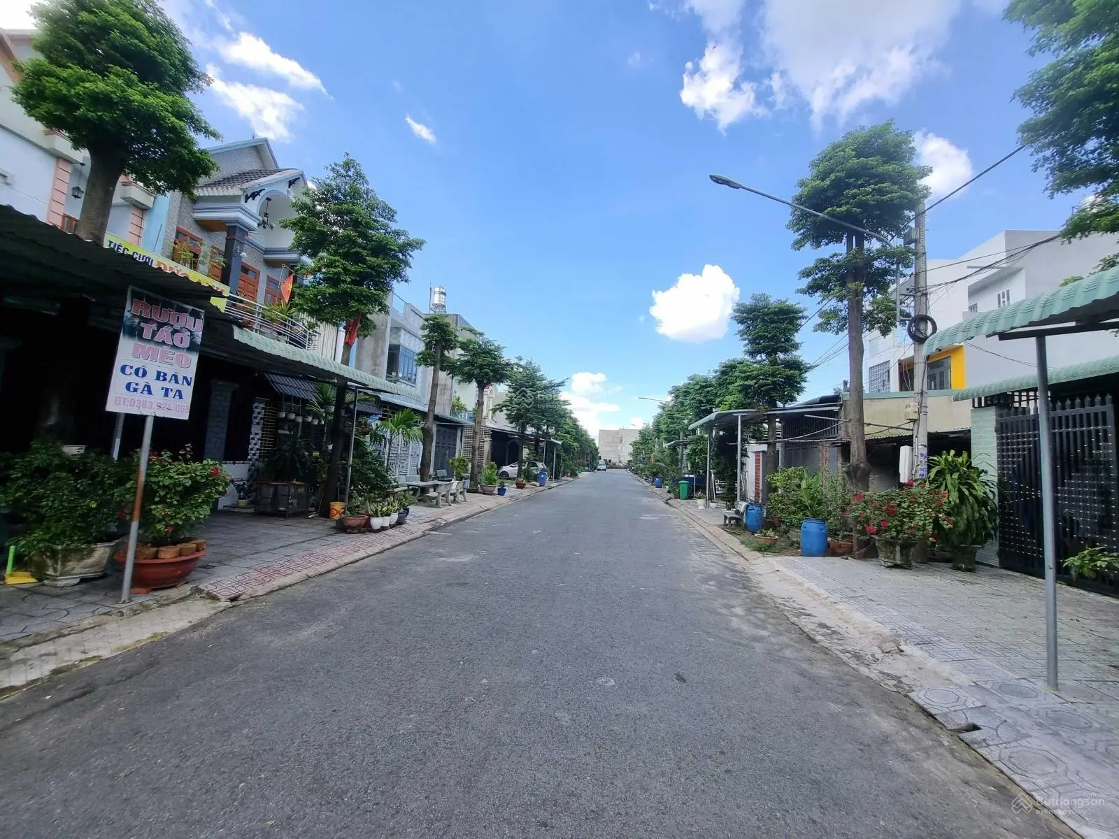 Nhà 1 trệt, 2 lầu sân ô tô Thuận Giao 4,7 tỷ, LH 0909 036 ***