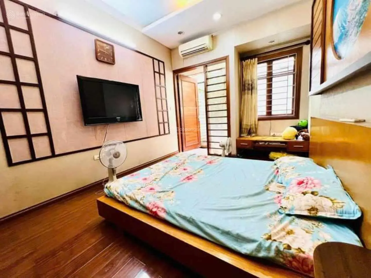 Bán nhà đẹp hai bà trưng, dân xây, ô chờ thang máy, 2 mặt thoáng, gần phố, ngõ rộng, về ở luôn.