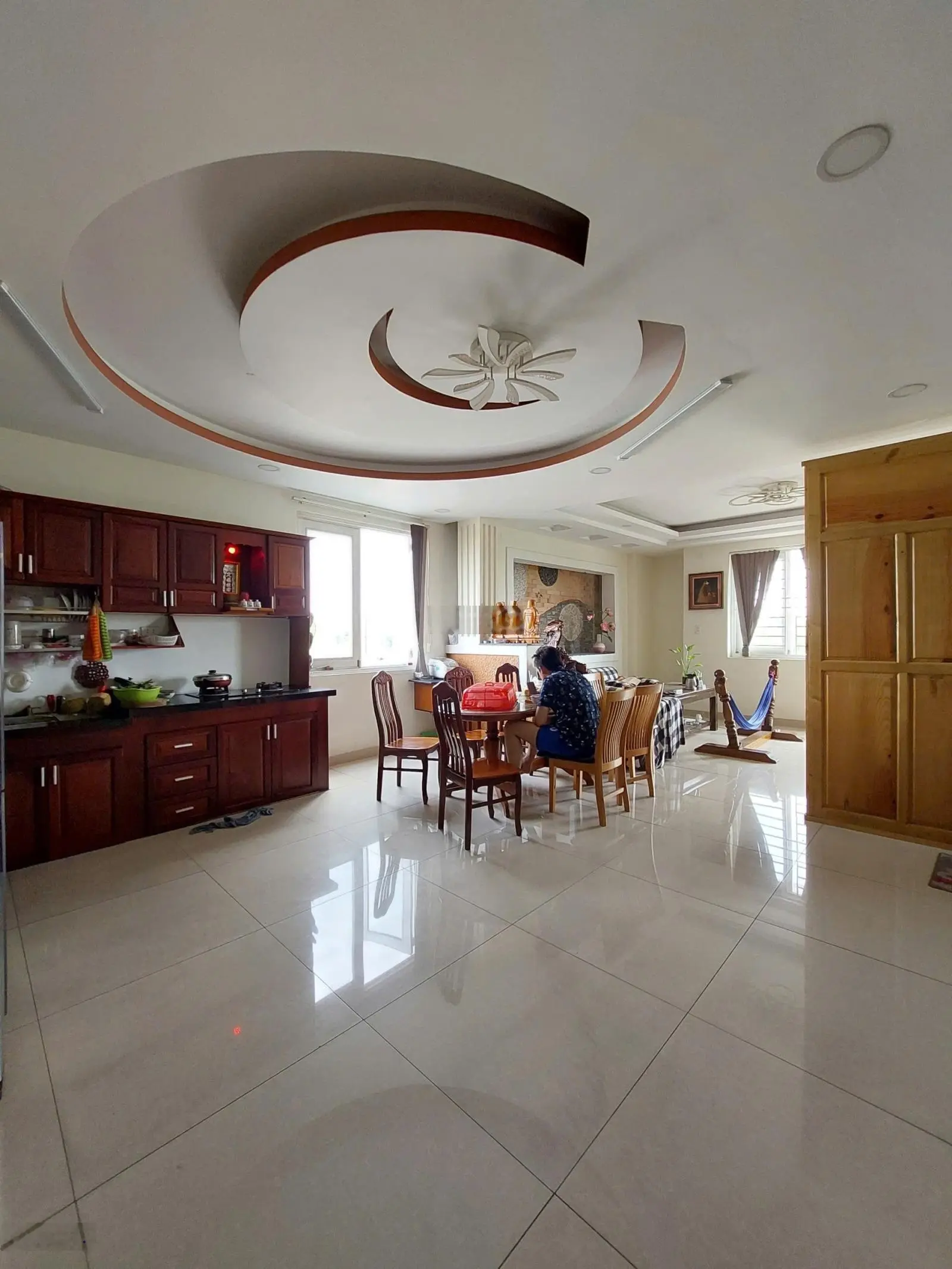 Bán gấp nhà riêng tại Lê Minh Xuân H Bình Chánh chỉ với 3,89 tỷ, DT 85m2, 5PN, 4WC, đẹp còn bớt lộc