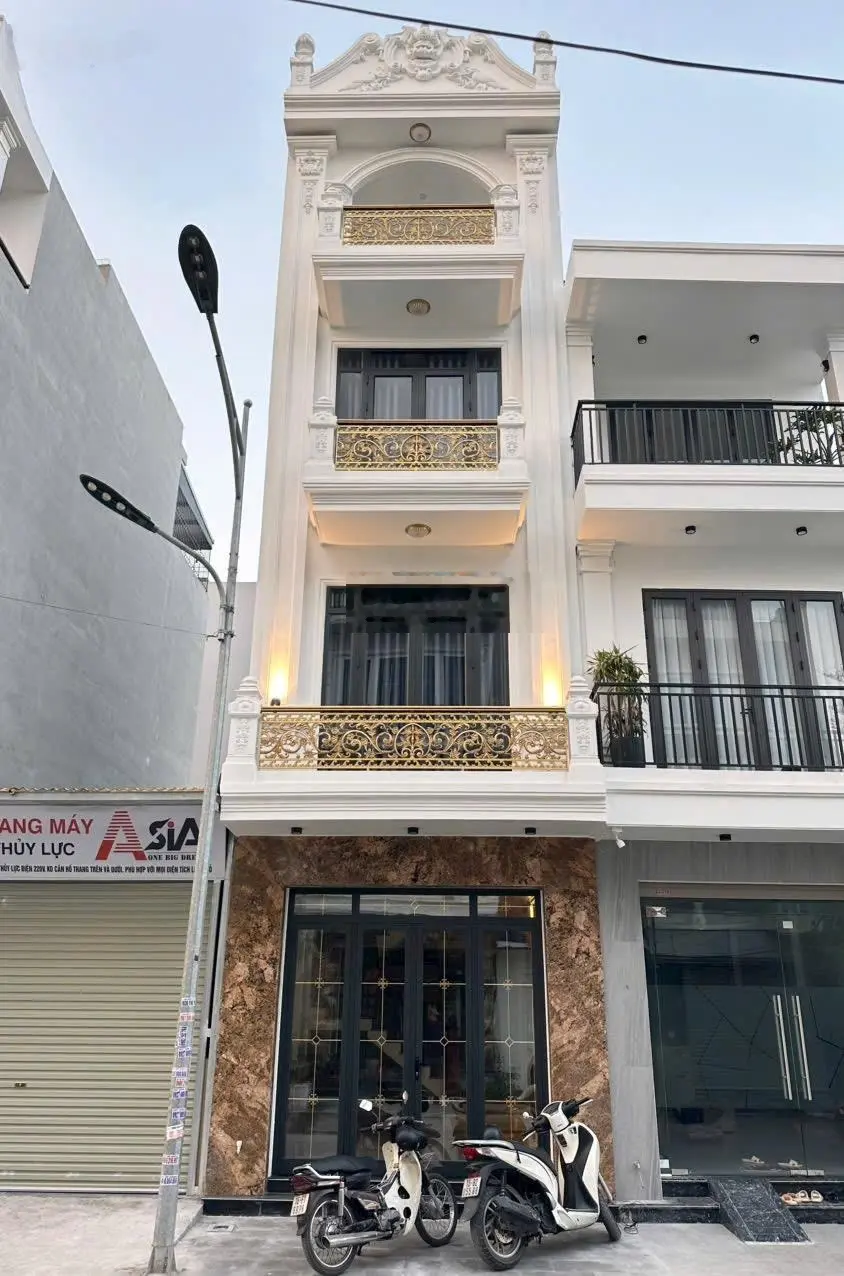 Nhà đẹp xây mới độc lập tại mặt đường 12m khu phân lô tại Thiên Lôi, 51m2 x 4 tầng chỉ 6.15 tỷ