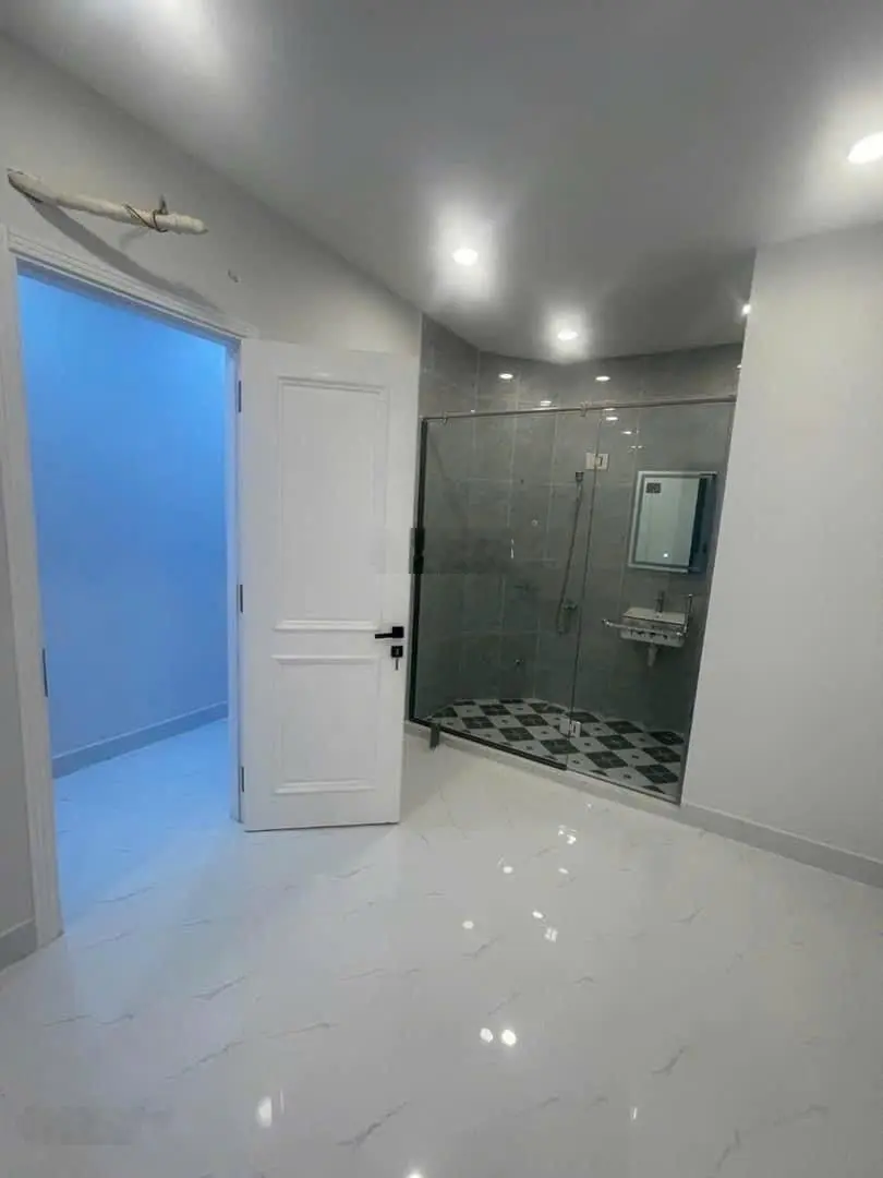 Nhà bán 5 tầng mới 100% 148,3m2 (4,1x36,5) nở hậu 4,5m-15PN, 15WC thang máy MT KD Âu Dương Lân P3Q8