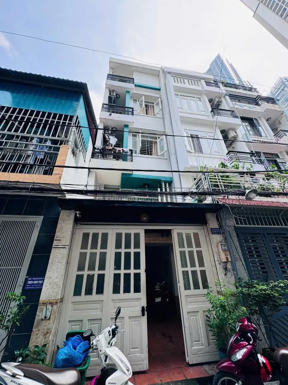 Bán CHDV đường Nguyễn Hữu Cảnh, DT 4 x 18m, 1T 4L, 8 phòng, đầy đủ nội thất, giá 12,99 tỷ TL