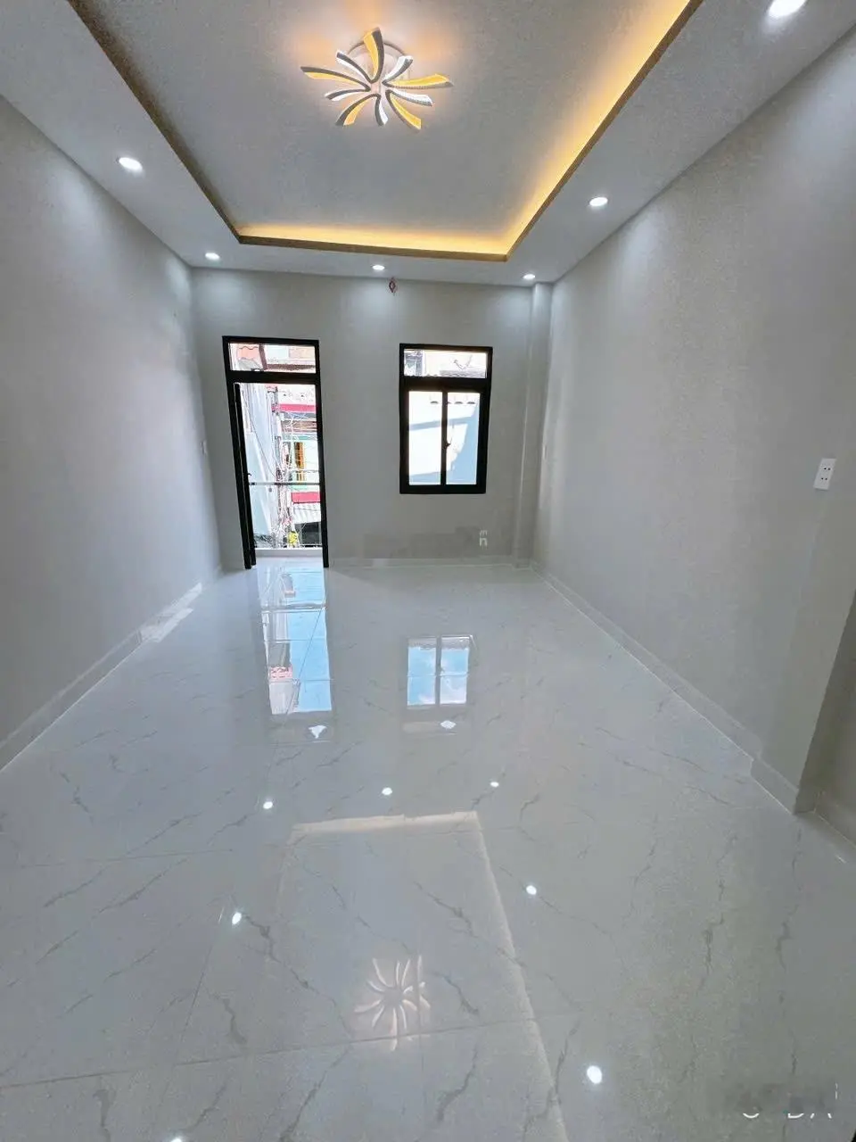 [ Quận 11 ] 4 tỷ 250 ( Nắm Chủ ) Chính chủ gởi bán nhà hẻm 1/ Lê Thị Bạch Cát P11 Q11