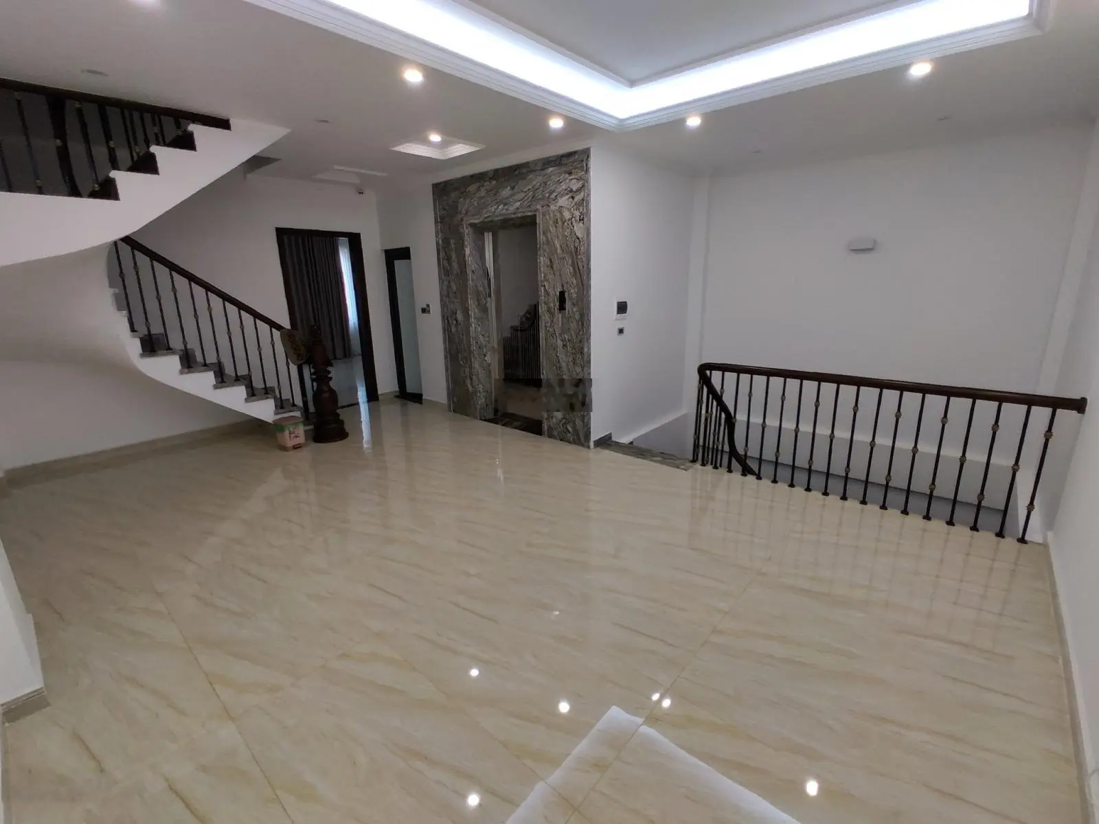 Bán Tòa Siêu phẩm Phố Lạc Long Quân KD dòng tiền Diện tích 140m2, 9 tầng, tiền 7,6m, giá 74 tỷ