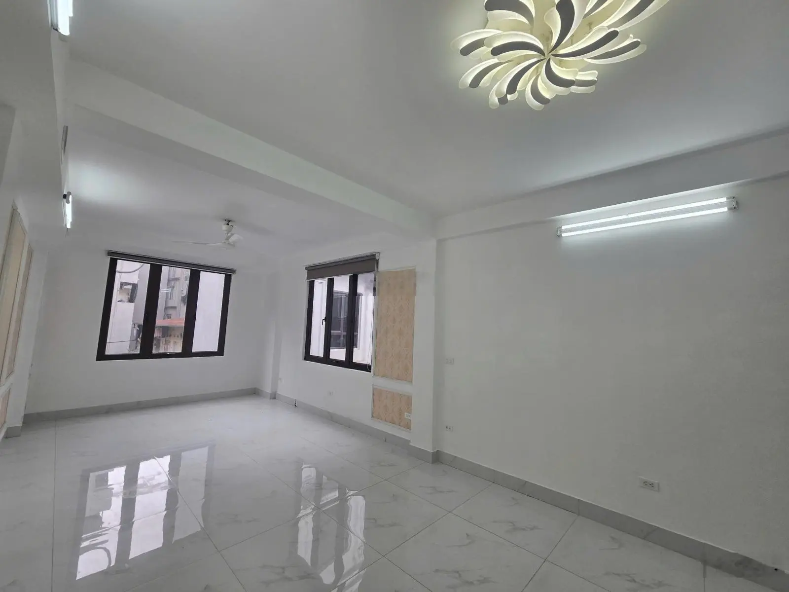 Bán nhà 6 tầng thang máy phố Yên Hòa-Cầu Giấy-Hà Nội, vị trí đẹp, kinh doanh tốt. Giá thương lượng!