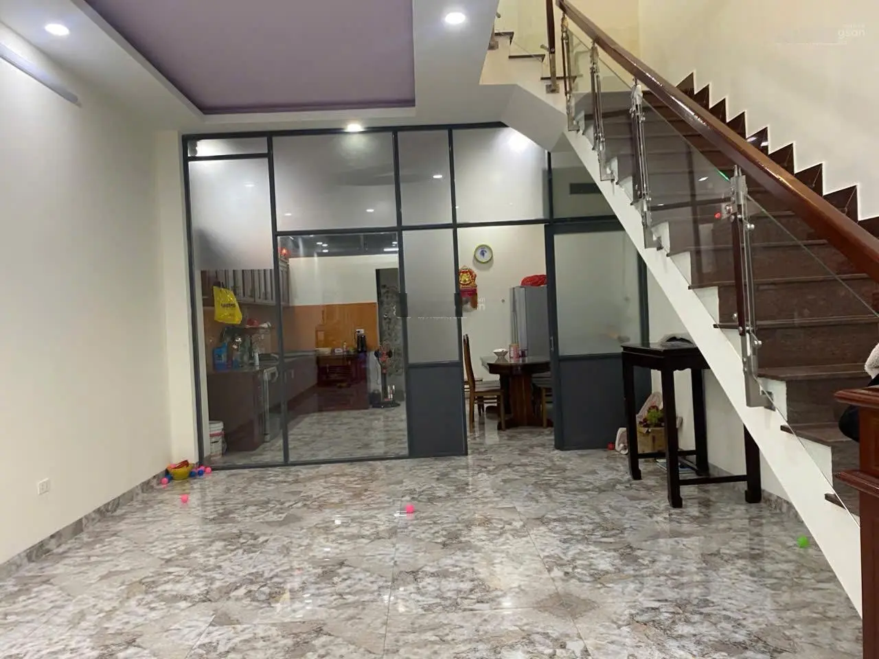 Bán nhà 4 tầng mặt tiền đường Võ Văn Kiệt DT 100m2, có sẵn điện năng lượng, để lại nội thất có TL