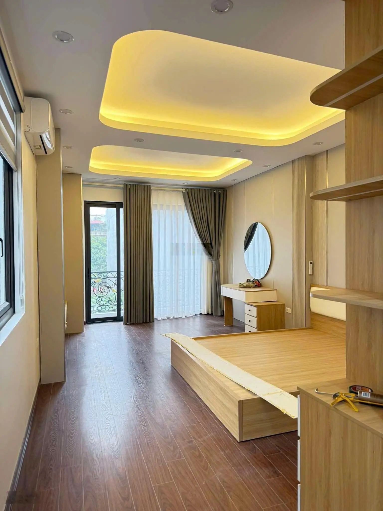 Em bán căn nhà Ngô Xuân Quảng, nhà xây 5 tầng, đường ô tô vào.LH: 0379483926