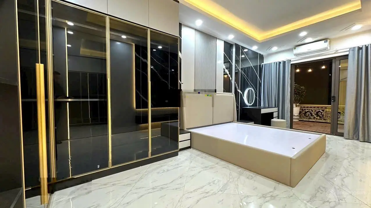 Phá giá thị trường!phố Thái Thịnh, gara ô tô, mặt tiền rộng, cơ hội cực tốt với DT căn nhà gần 80m2