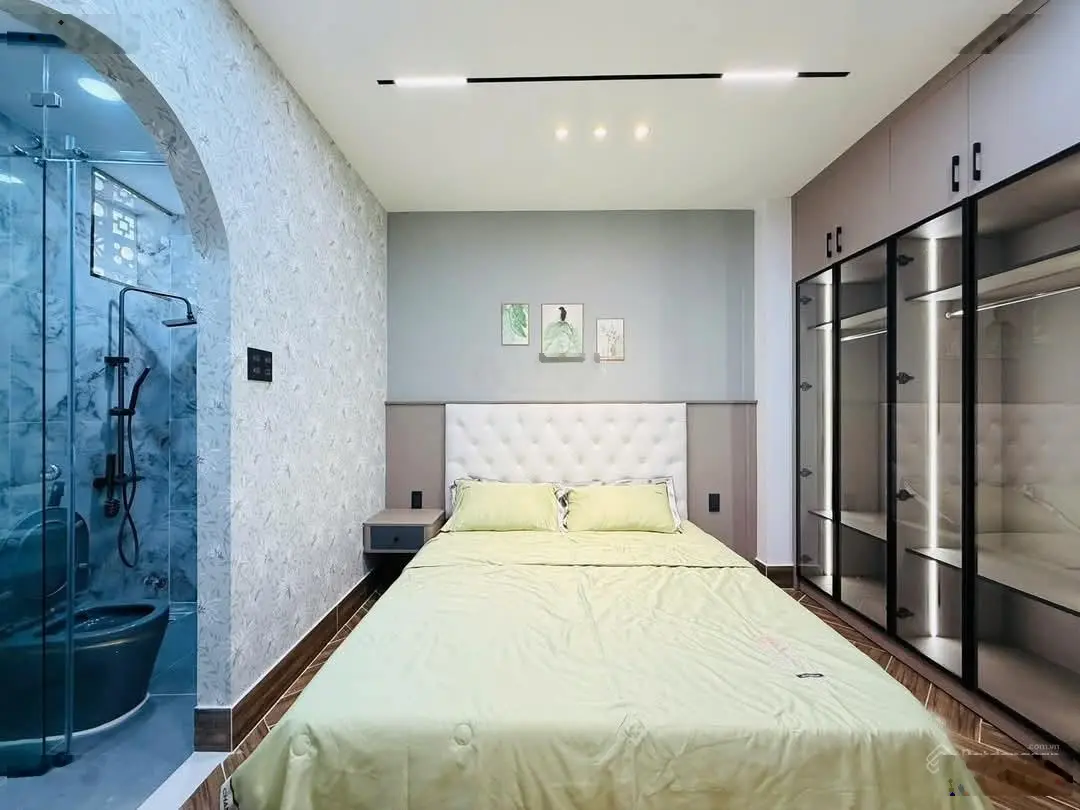 Bán gấp nhà Nguyễn Hiền P3, Q3, gần THCS Bàn Cờ giá 5tỷ040 DT 91,8m2 (5,4x17m) còn HĐ thuê 33 tr/th