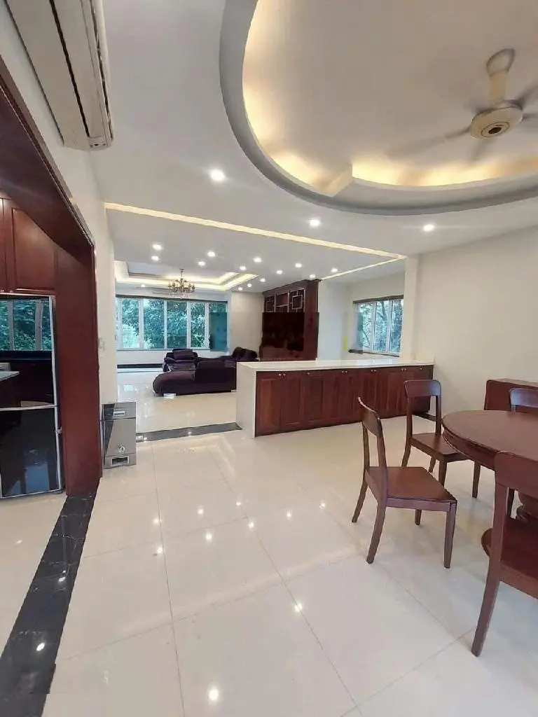 Bán Biệt thự Tây Hồ, ô tô vào nhà, 7m ra phố Hồ Tây lộng gió, 170m2, 3 tầng, MT: 9m, Giá: 58 tỷ.