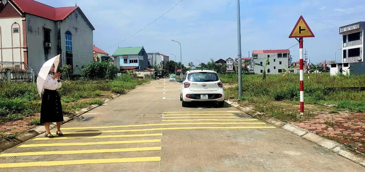 BÁN ĐẤT TẶNG NHÀ KHU ĐẤU GIÁ HIỀN LƯƠNG.