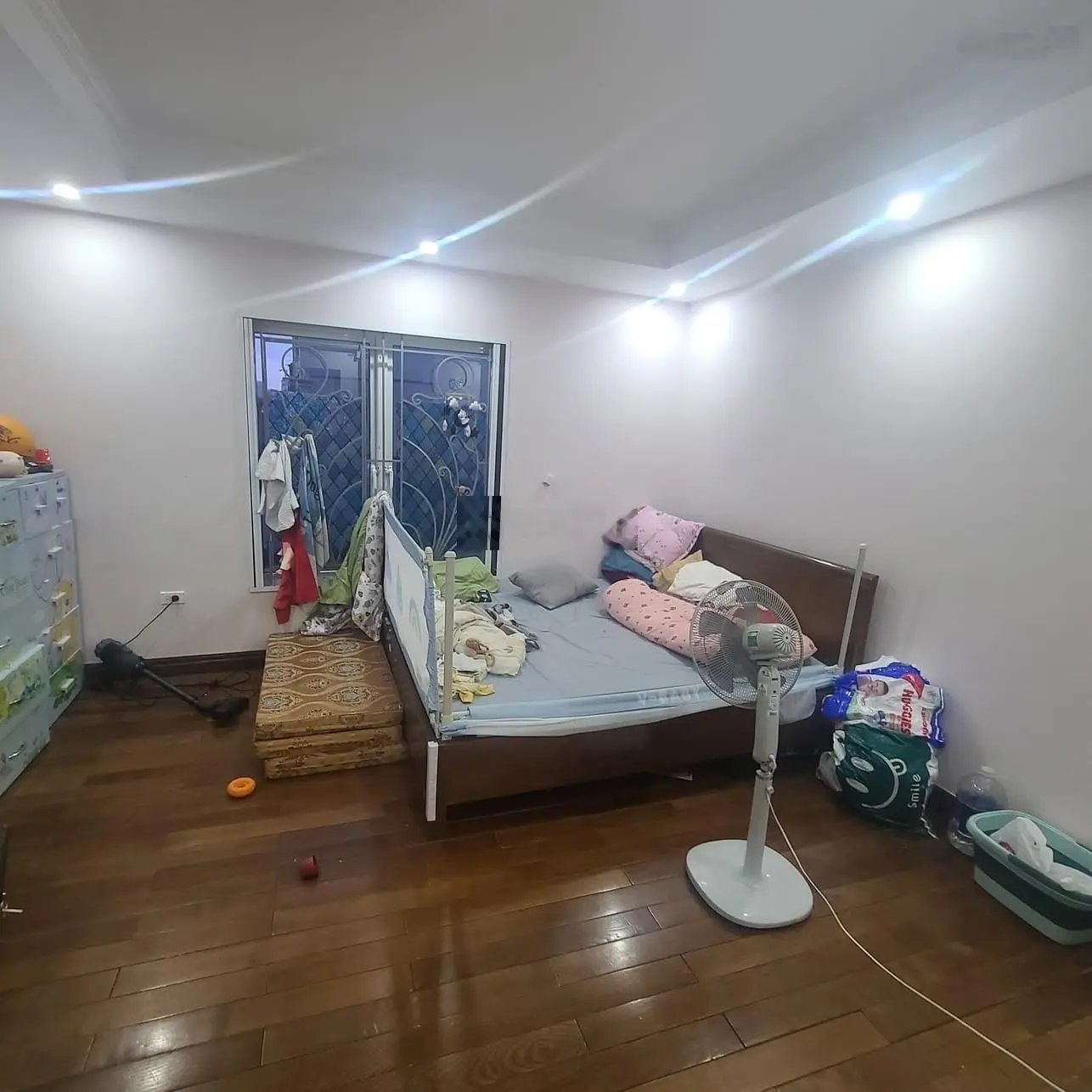Quá ngon! Hơn 4 tỷ, Bán Nhà Đông Ngạc, Bắc Từ Liêm - 56m2 - 5m mặt tiền, 1 nhà ô tô tránh - Dân xây