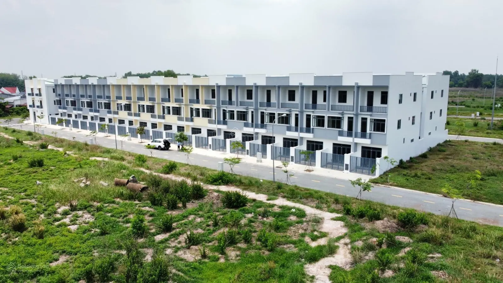 Bán căn 1 trệt 2 lầu nhà mới đường 12m 64m2 nằm trong KCN Phước Đông chỉ 2 tỷ sổ sẵn sang tên ngay