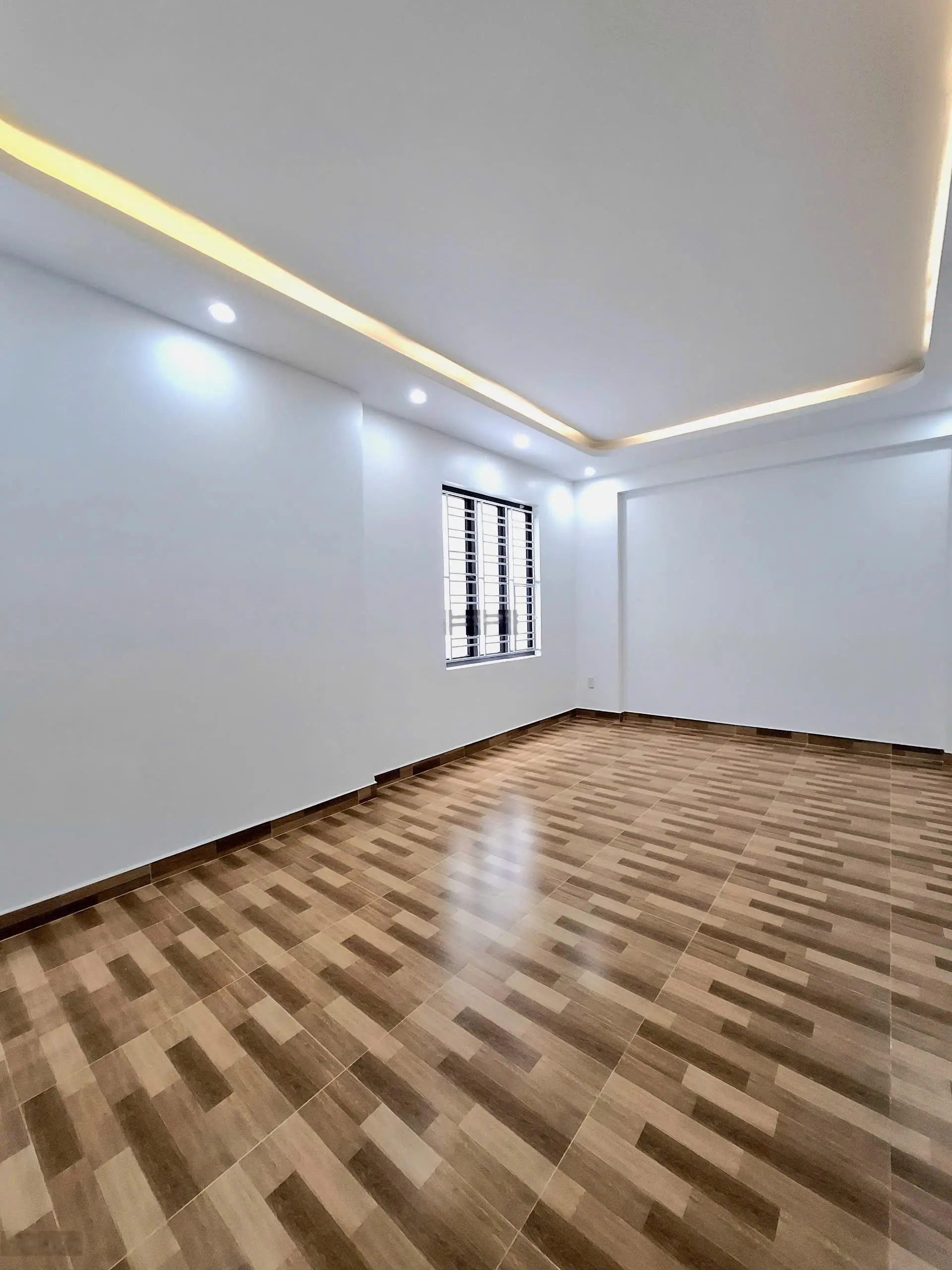 CỰC HÓTT! Siêu Phẩm Nhà Sân Cồng xây mới tại Phố VĂN CAO, Xe đỗ trong sân