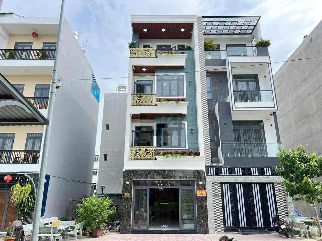 Band Nhà 1 trệt 3 Lầu gần Làng Đại Học Thủ Đức