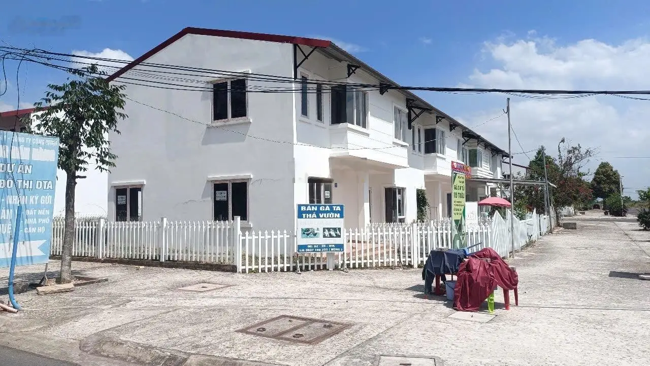 Bán căn nhà tại khu đô thị DTA sát đường chính Nguyễn Văn Cừ